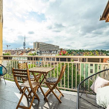 Central, Spacious, Modern 5 Bedrm Duplex W/Balcony Прага Екстер'єр фото