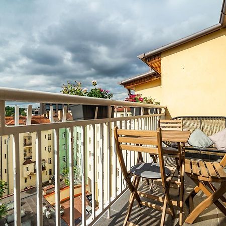Central, Spacious, Modern 5 Bedrm Duplex W/Balcony Прага Екстер'єр фото