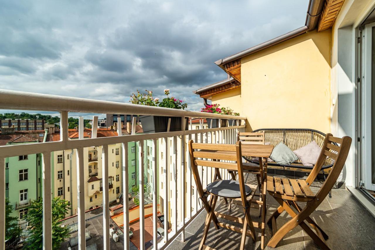 Central, Spacious, Modern 5 Bedrm Duplex W/Balcony Прага Екстер'єр фото